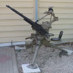 1200px-Hotchkiss-13.2mm-x2-AA-machine-gun-batey-haosef-2-1.jpg