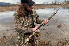 duck-hunter-holding-shotgun-fishing-pole-april-fools-day-joke-1200x800.jpg