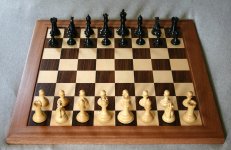 1660px-Chess_board_opening_staunton_0.jpg